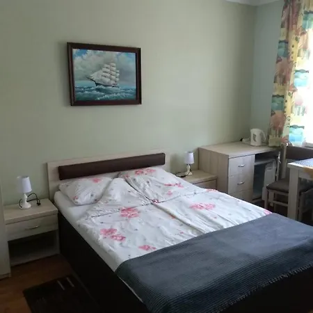 Latarnik Bed & Breakfast
